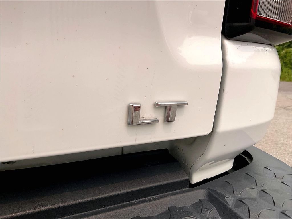 Used 2023 Summit White Chevrolet LT image 27