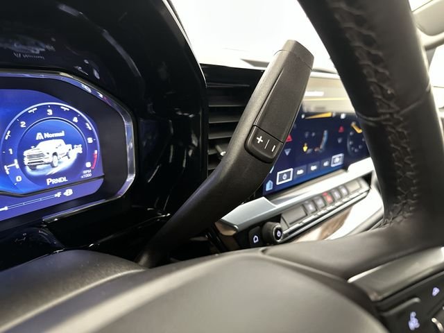Used 2025 White Chevrolet LT image 23