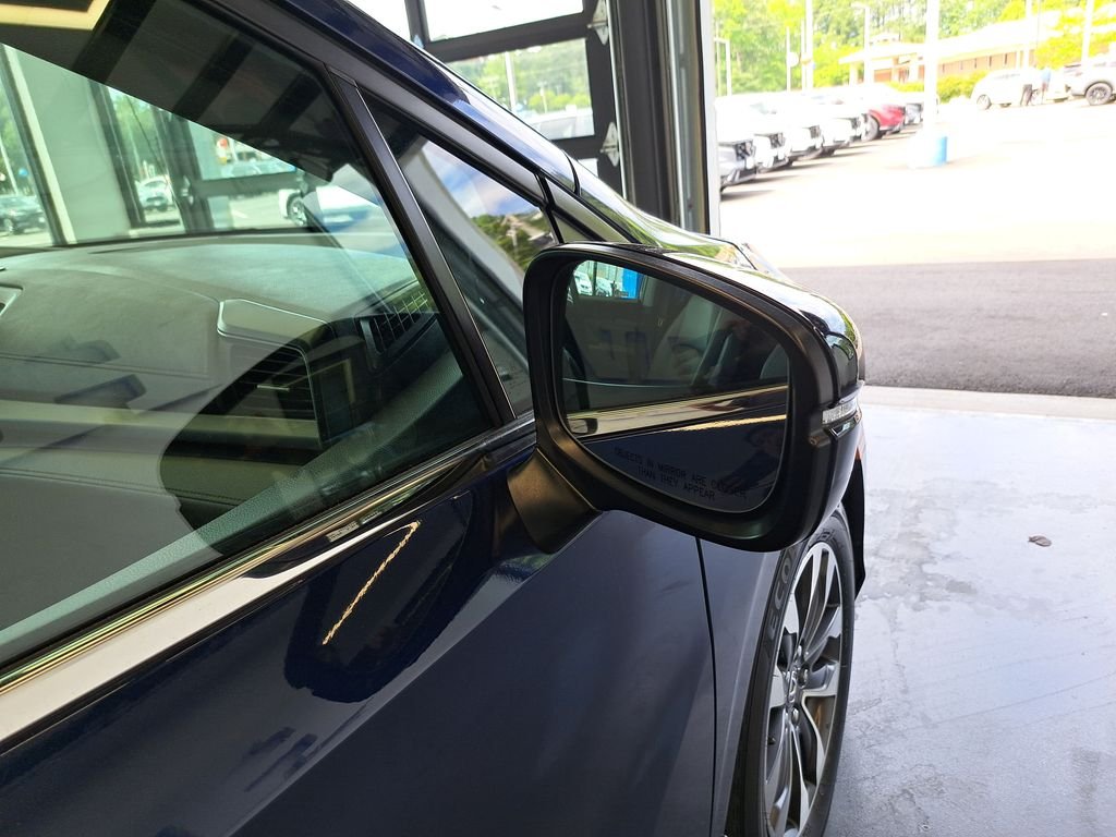 Used 2024 Blue Honda EX-L image 33