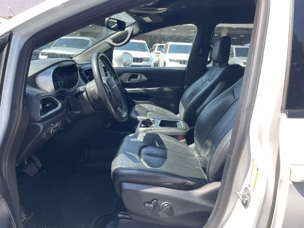 Used 2020 White Chrysler Touring L Plus image 21