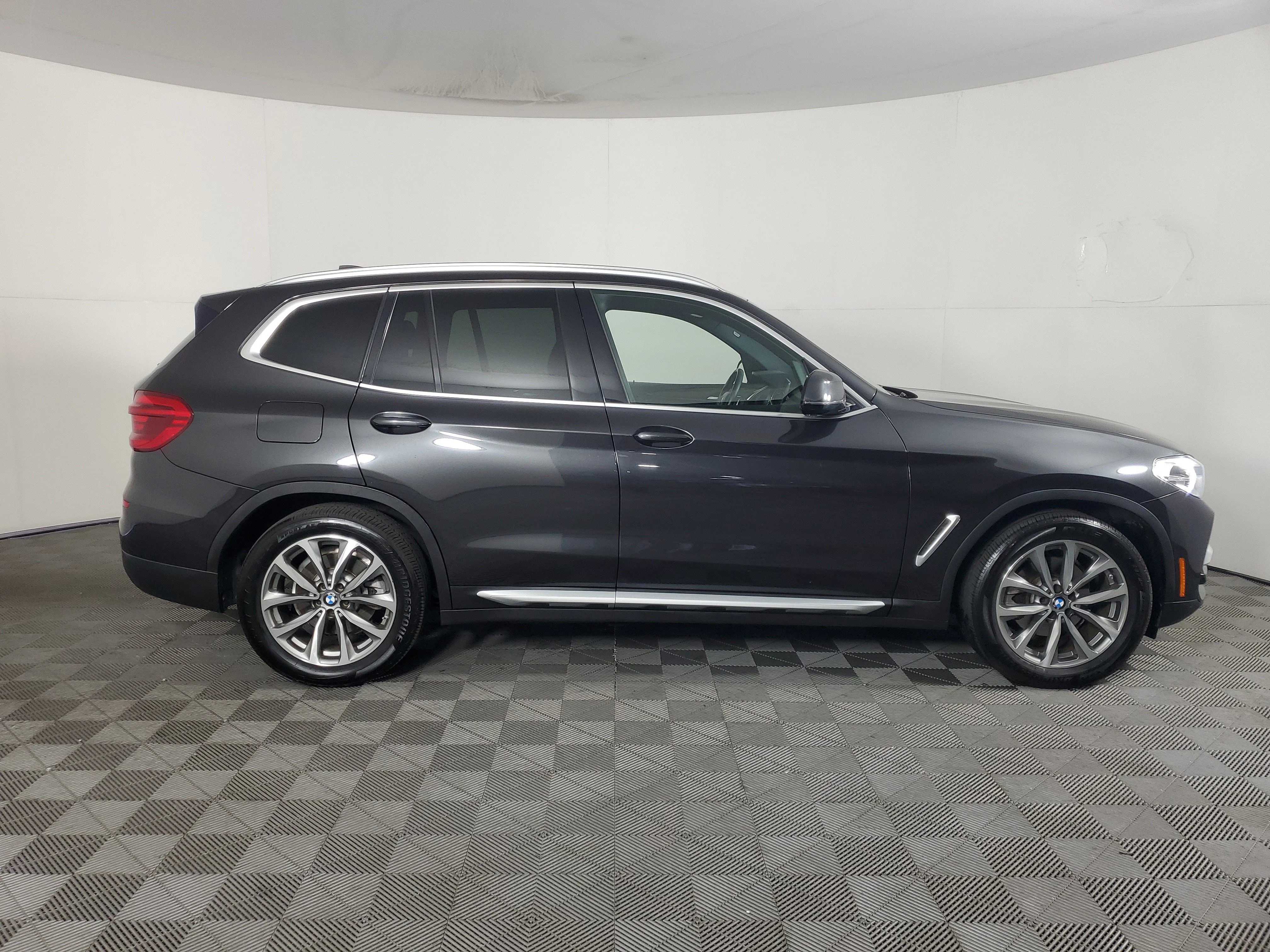 Used 2019 Dark Graphite Metallic BMW sDrive30i image 3