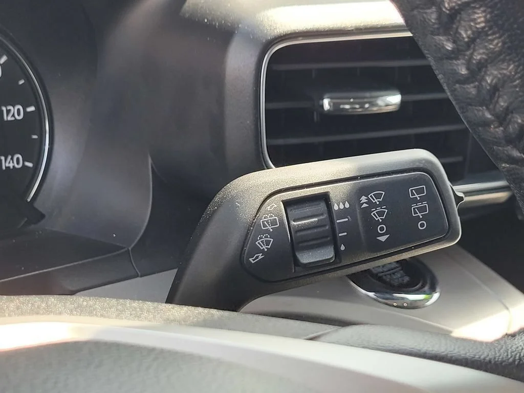 Used 2023 Iconic Silver Met Ford XLT image 27