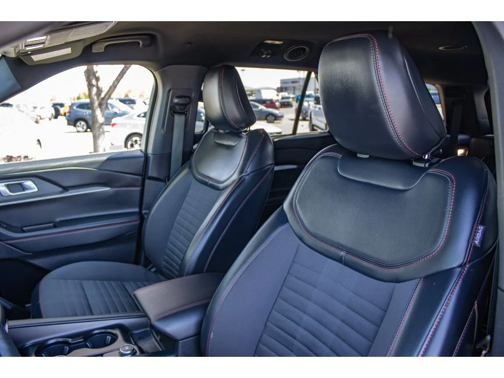 Used 2025 Carbonized Gray Metallic Ford ST-Line image 30