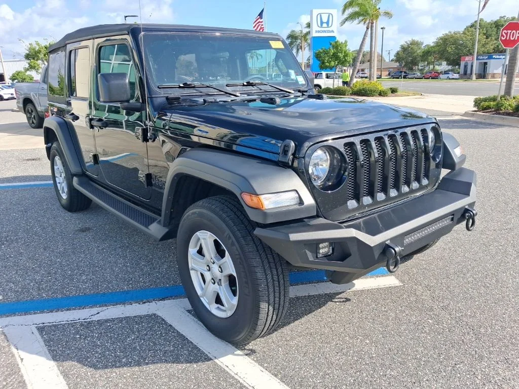 Used 2023 Black Jeep Sport S image 3