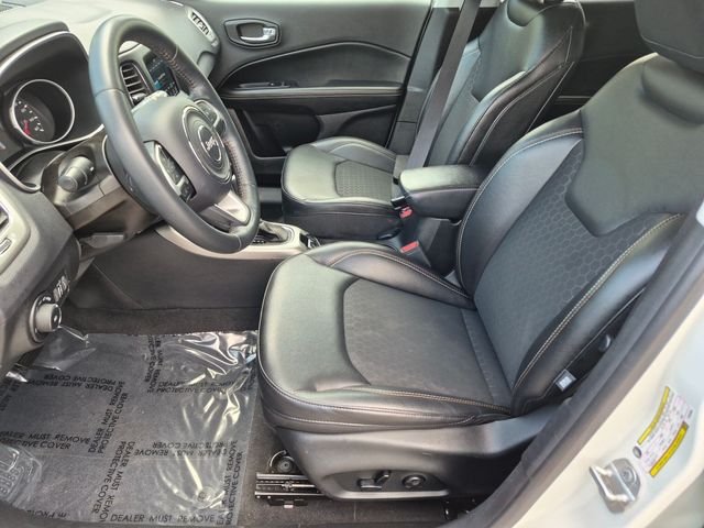 Used 2018 White Jeep Latitude image 12