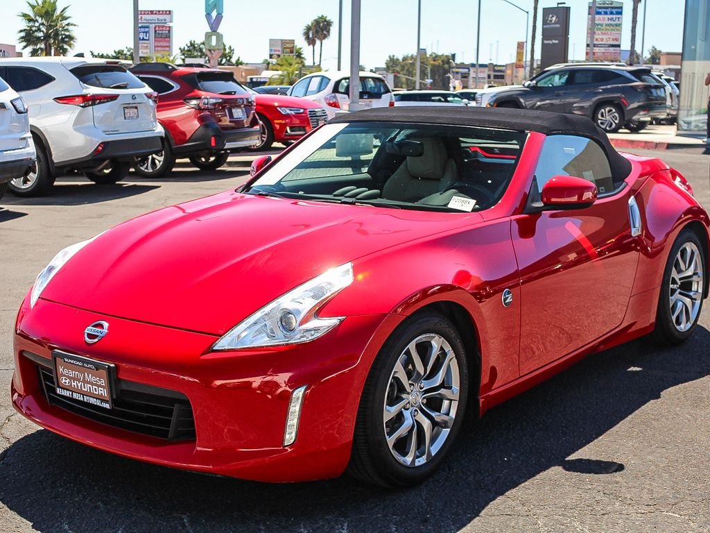 Used 2014 Red Nissan Touring image 3