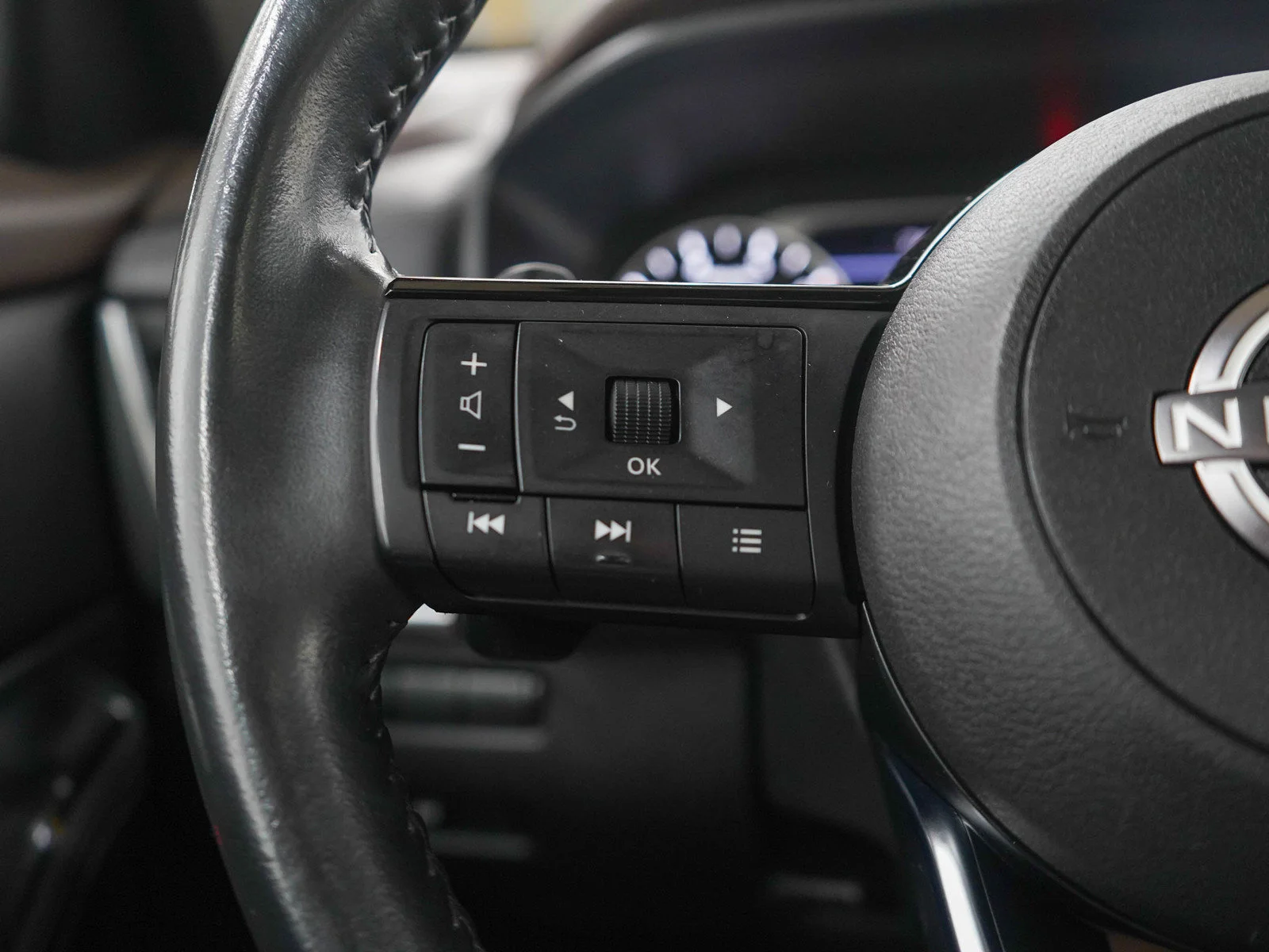 Used 2023 Super Black Nissan SV image 26