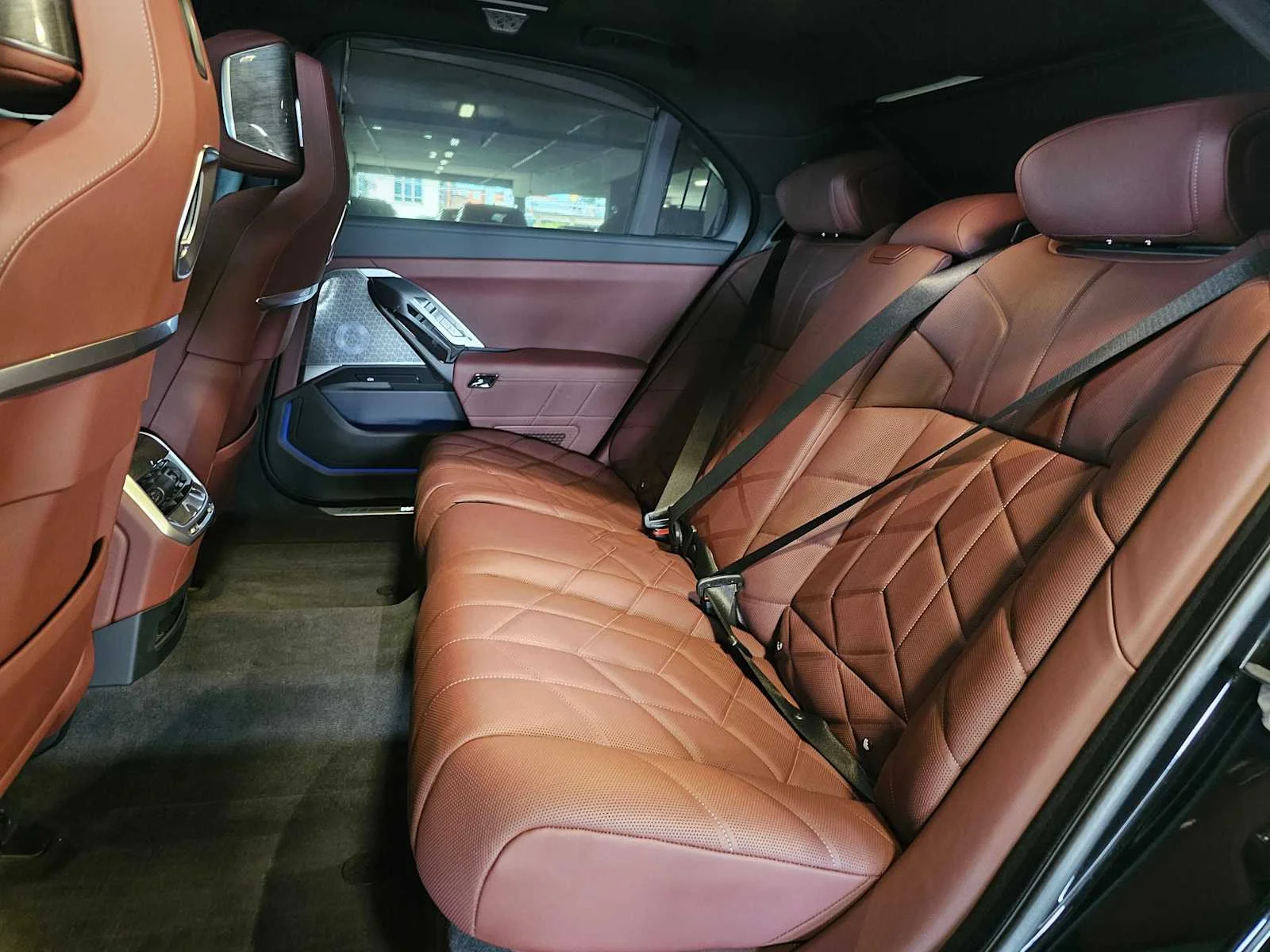 Used 2025 Black Sapphire Metallic BMW 760i xDrive image 28