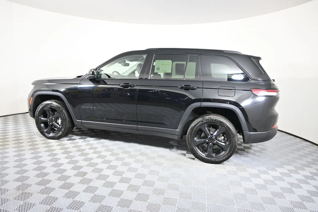 Used 2023 Black Jeep Limited image 3