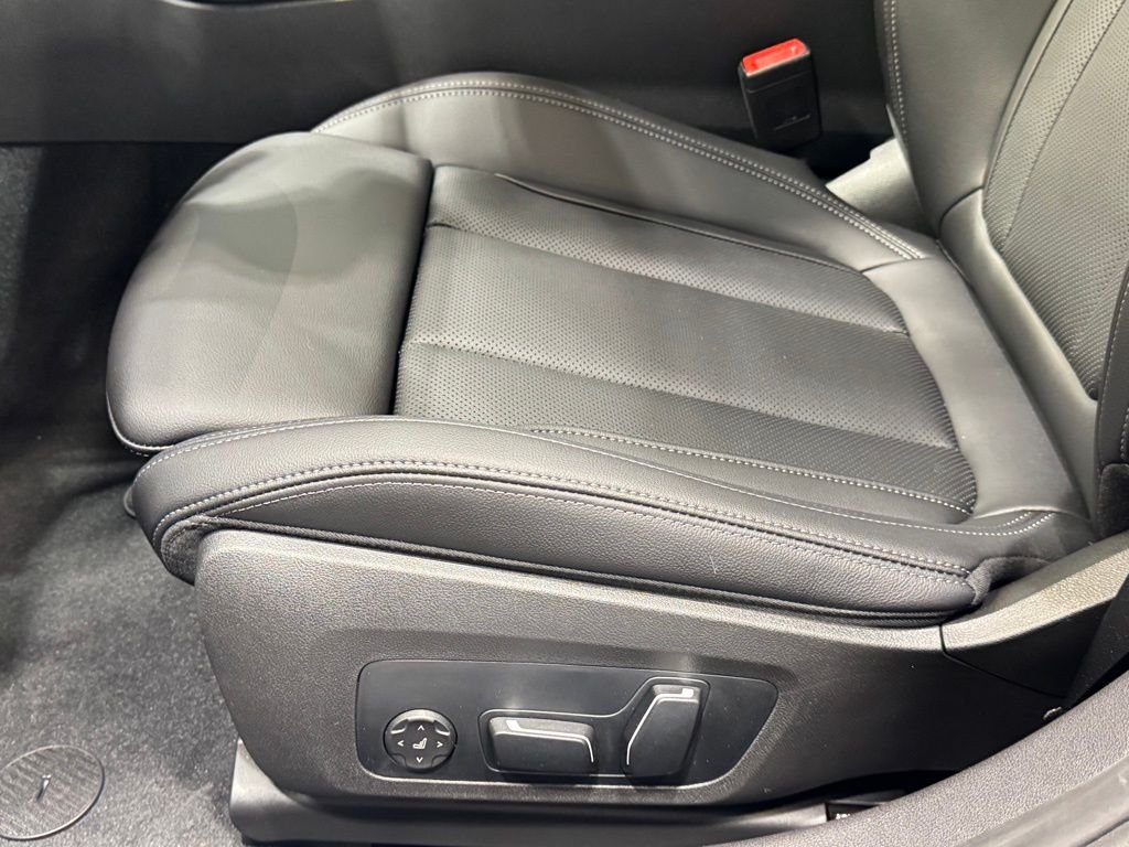 2026 BMW 3 Series 330i - Photo 16