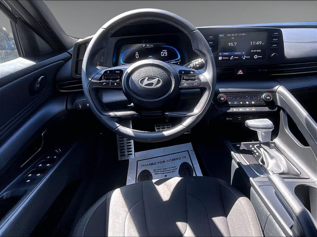 2025 Hyundai Elantra SEL - Photo 18