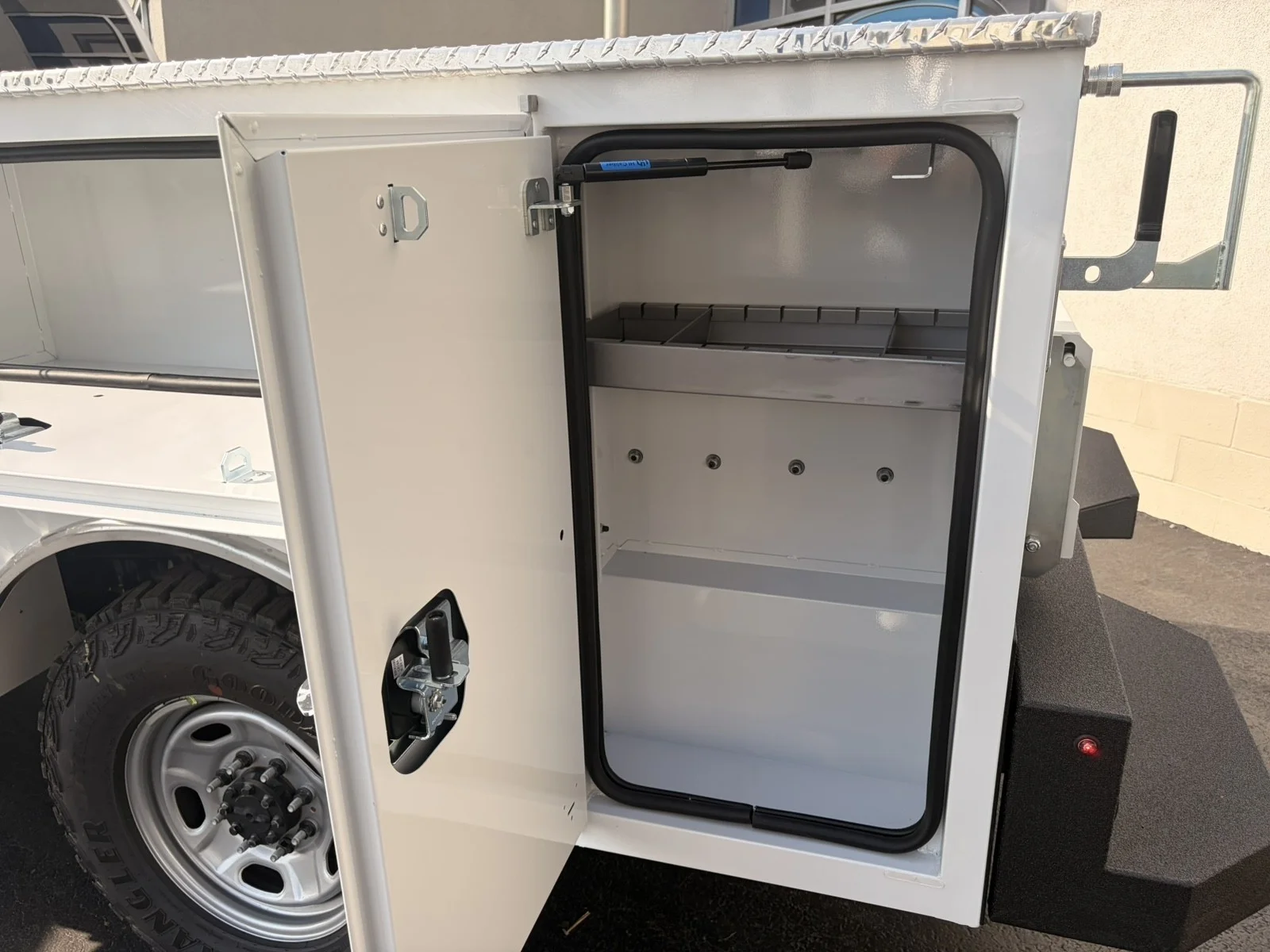 New 2027 Oxford White Ford F-250® XL image 31
