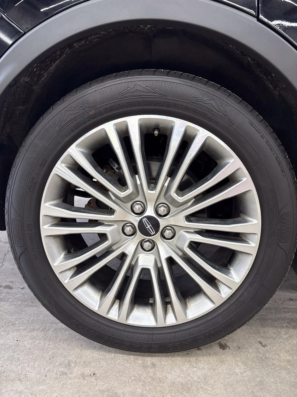 Used 2018 Black Velvet Lincoln Reserve image 22