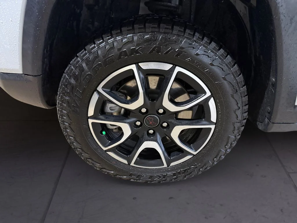 Used 2025 White Jeep Trailhawk image 9