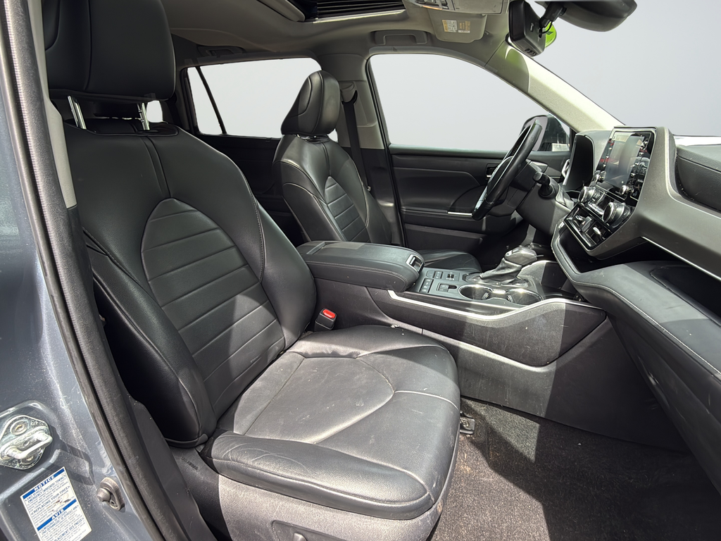 Used 2021  Toyota XLE image 10
