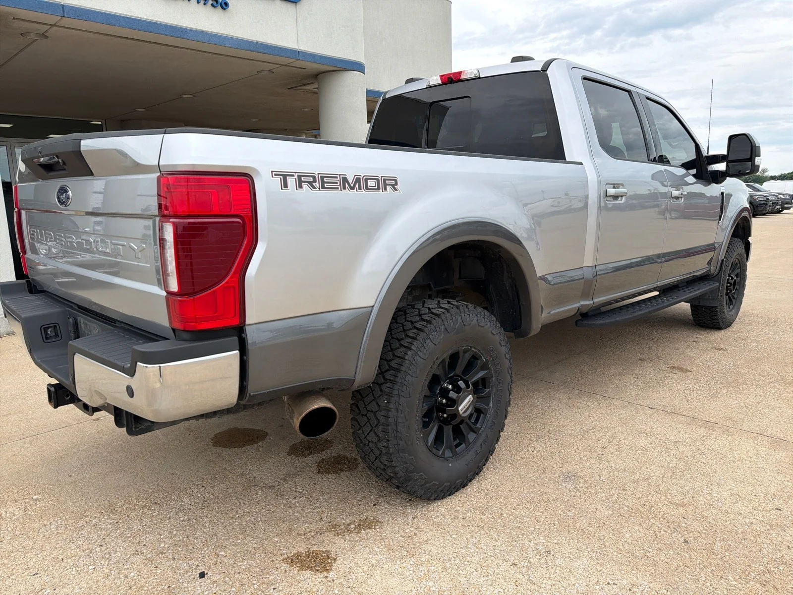 Used 2022 Iconic Silver Metallic Ford LARIAT image 9