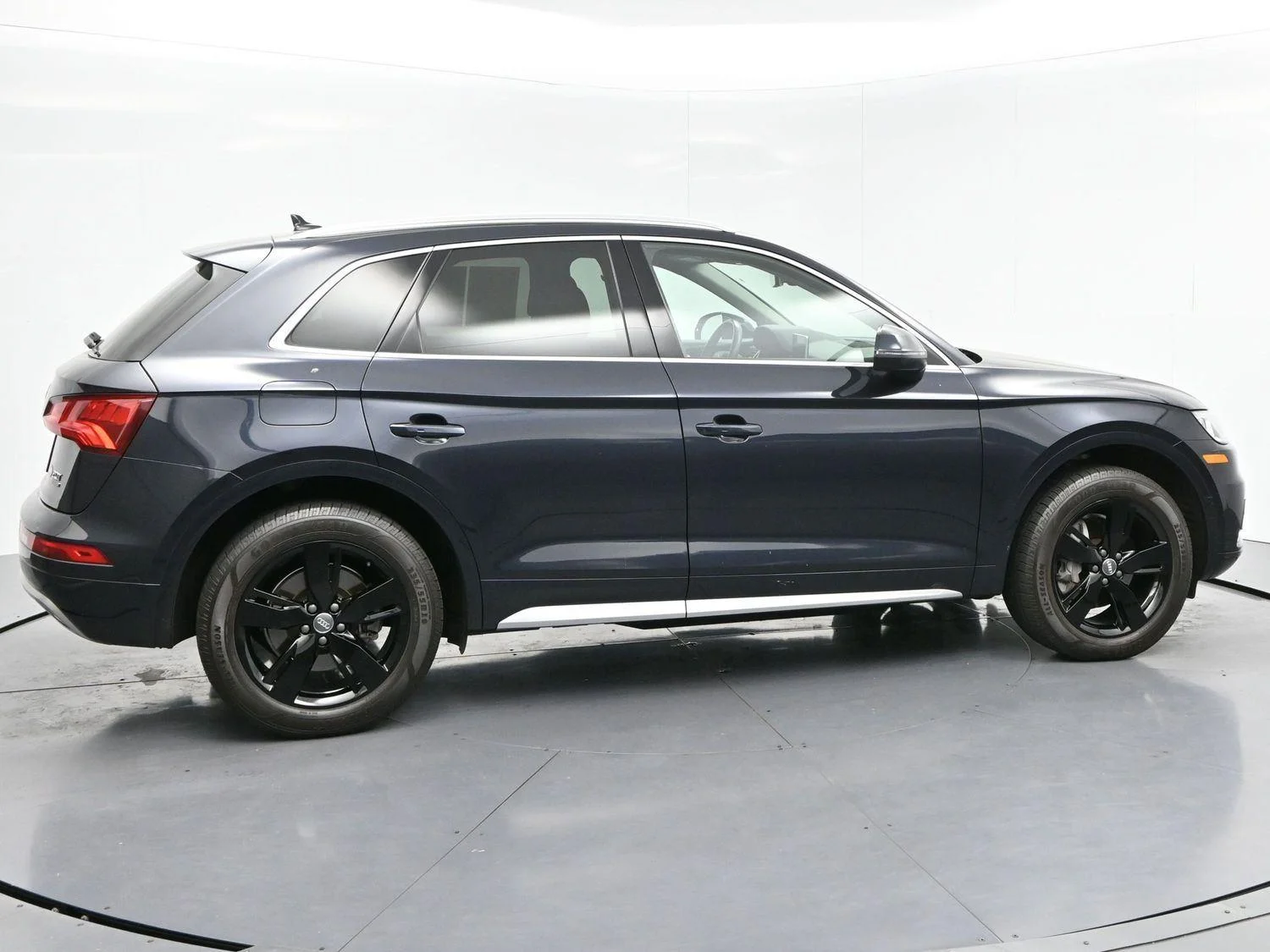 Used 2018 Moonlight Blue Metallic Audi Tech Premium Plus image 8