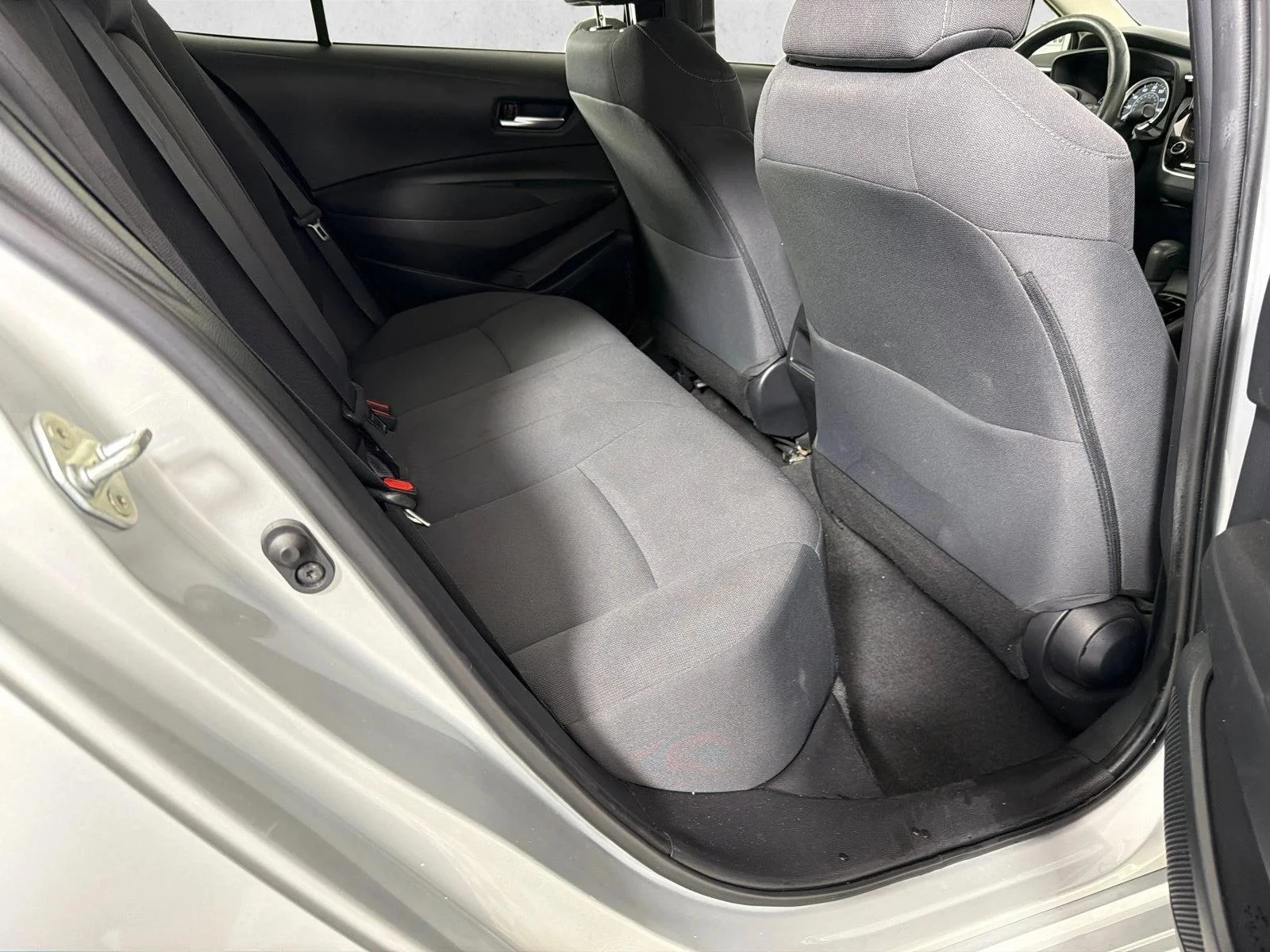 Used 2020 White Toyota LE image 15