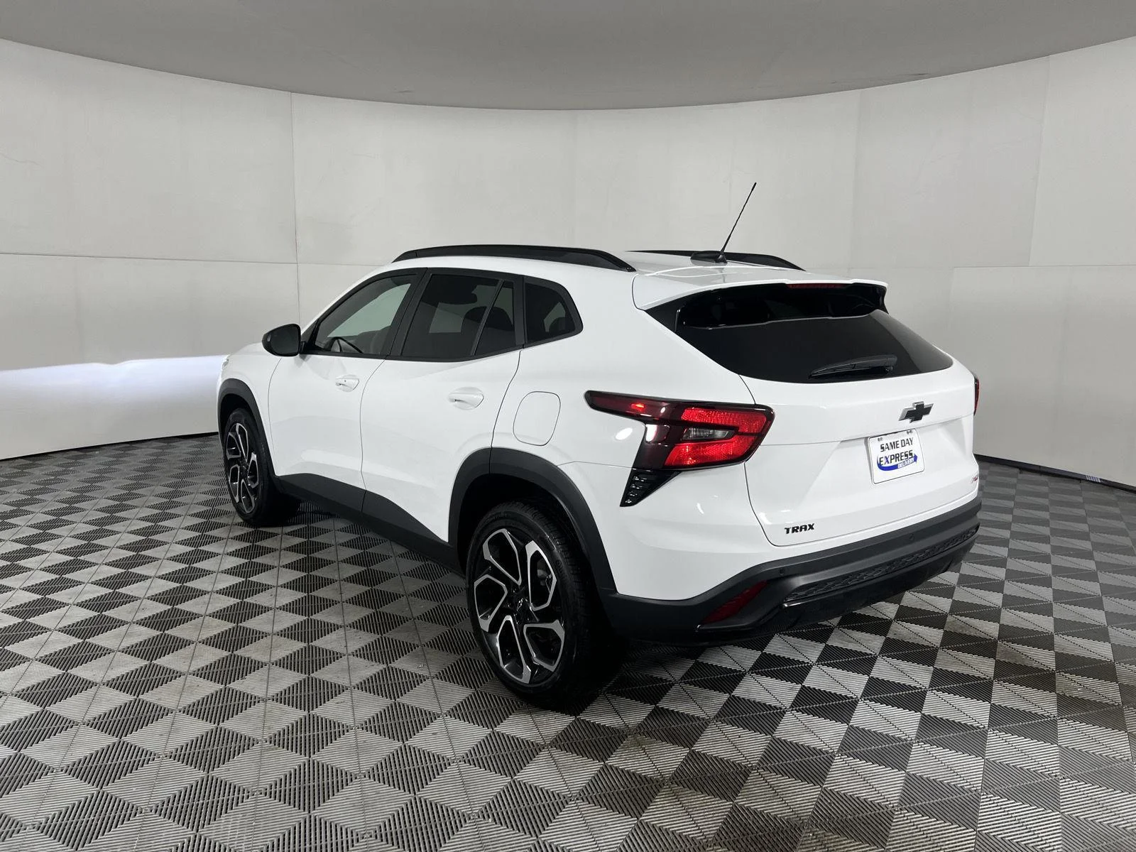 New 2026 Summit White Chevrolet 2RS image 25
