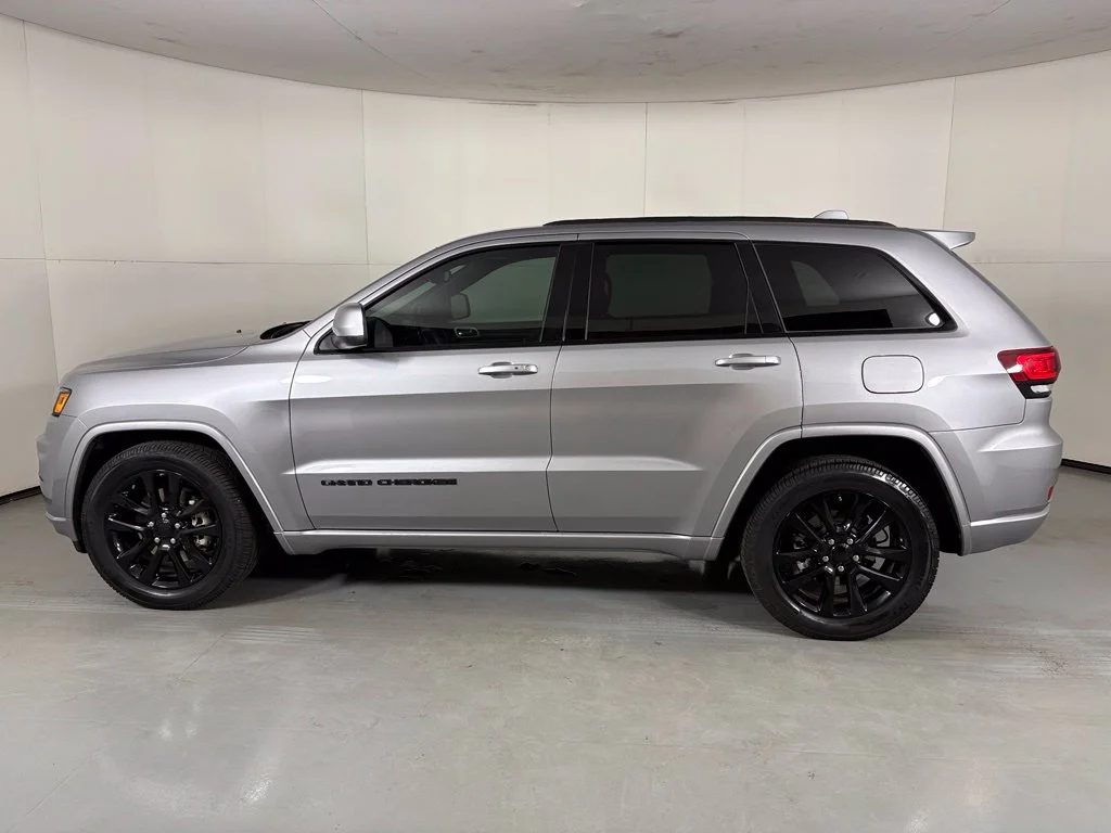 Used 2021 Silver Jeep Laredo X image 5