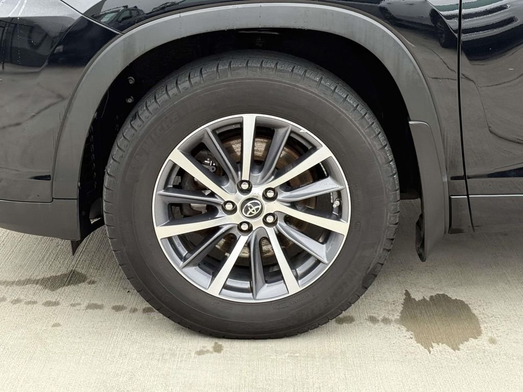 Used 2017 Black Toyota XLE image 12