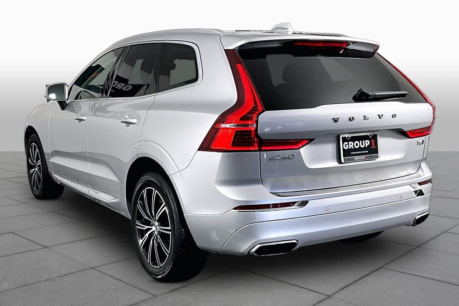 Used 2021 Bright Silver Metallic Volvo Inscription image 12