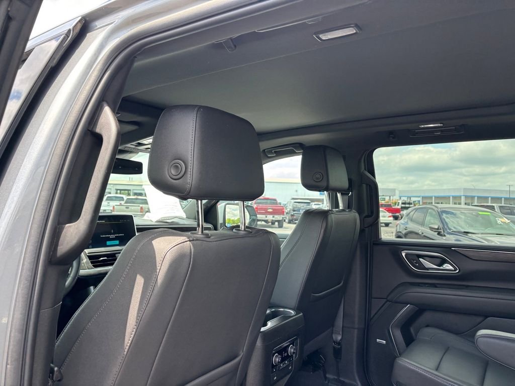 Used 2023 Gray Chevrolet Z71 image 28