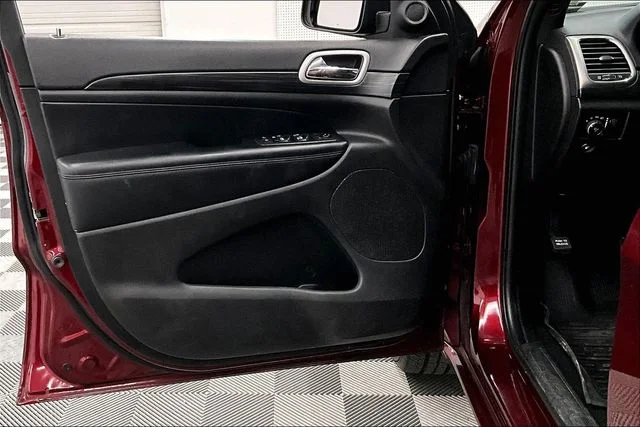 Used 2020 Velvet Red Pearlcoat Jeep Altitude image 21