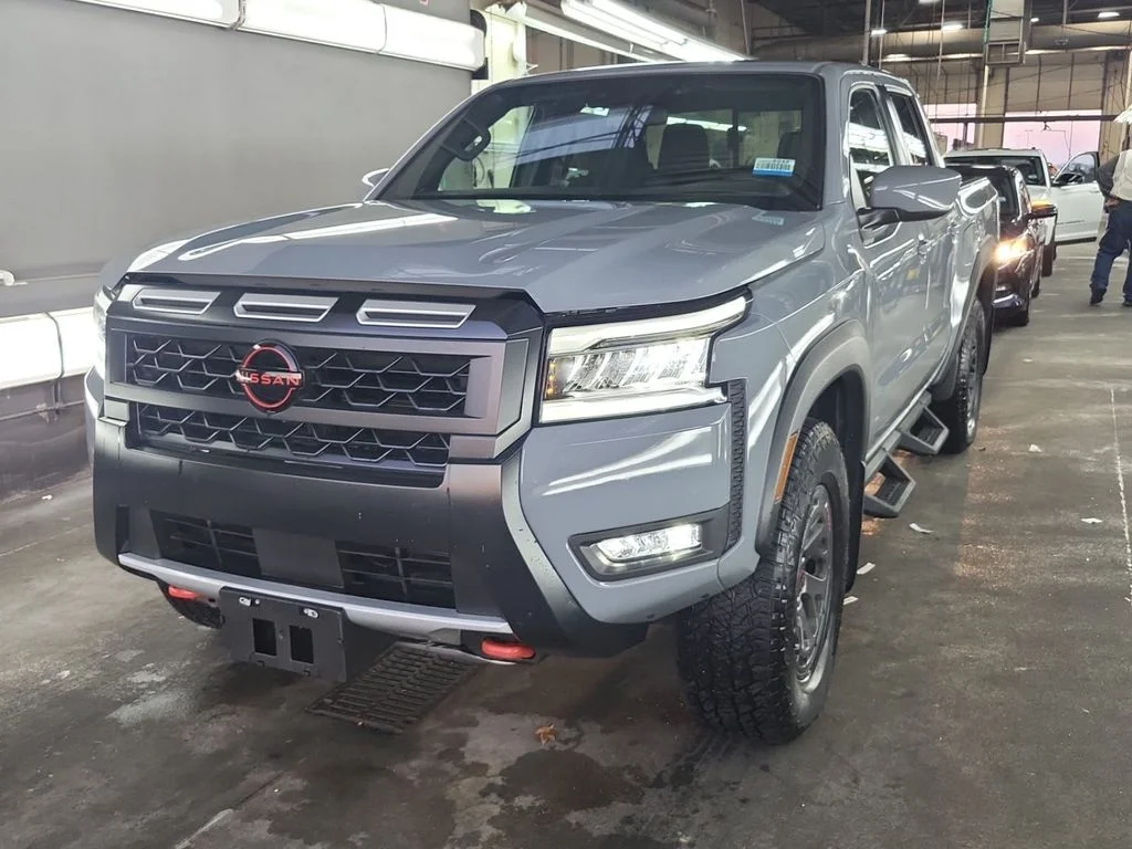 Used 2025 Boulder Gray Pearl Nissan PRO-4X image 2