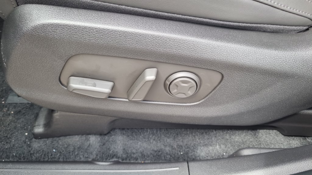 New 2027 Ceramic Silver Kia EX image 16