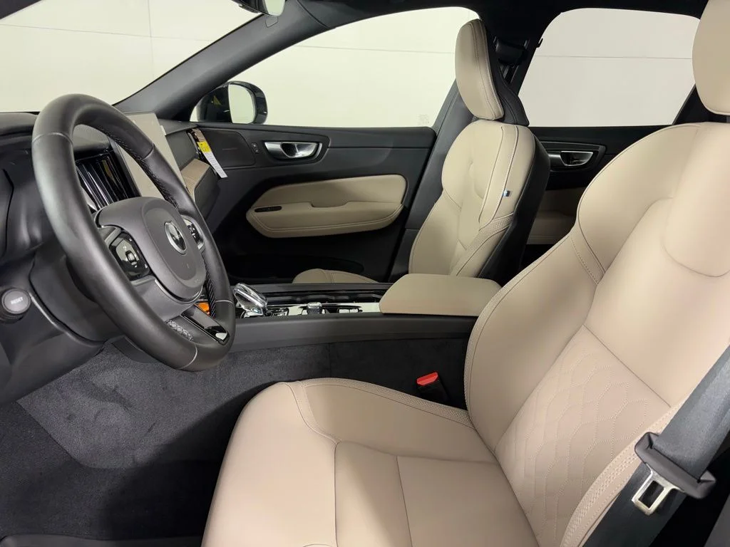 2026 Volvo XC60 Plus - Photo 20
