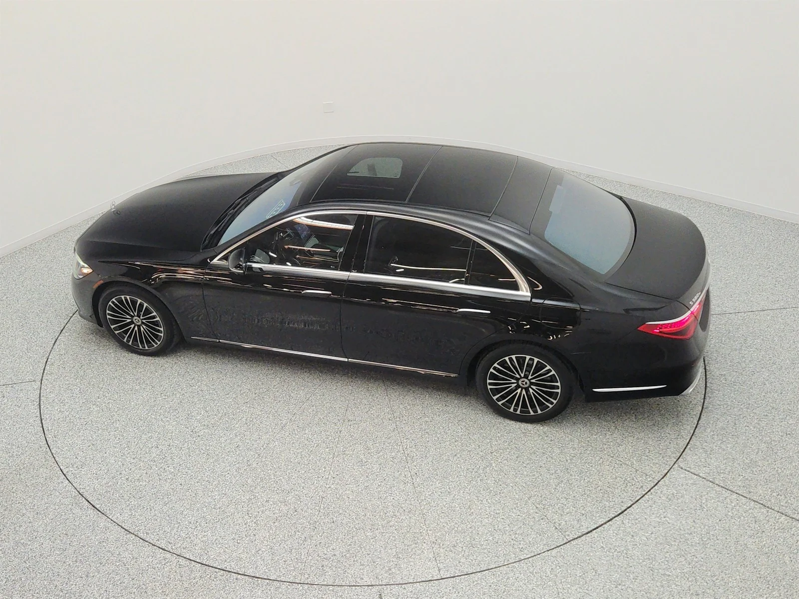 Used 2023 Obsidian Black Mercedes-Benz S 580e 4MATIC® Sedan image 29