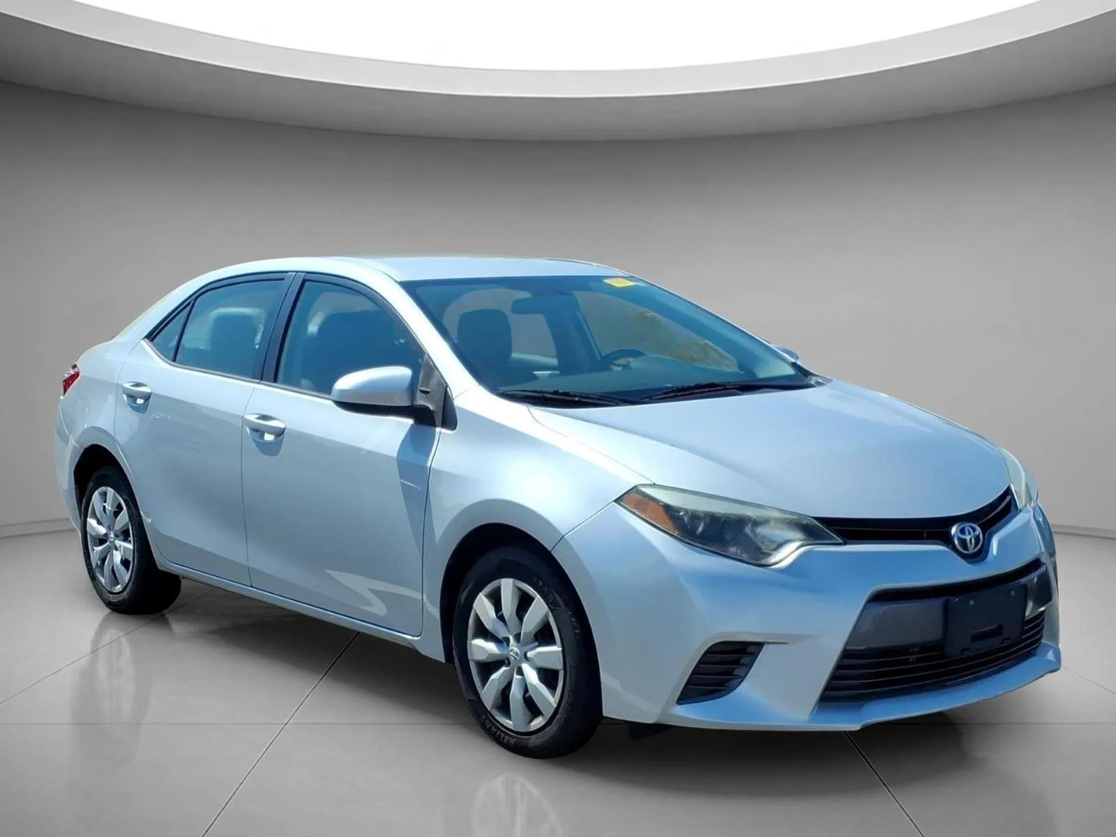Used 2015 Classic Silver Metallic Toyota LE image 1