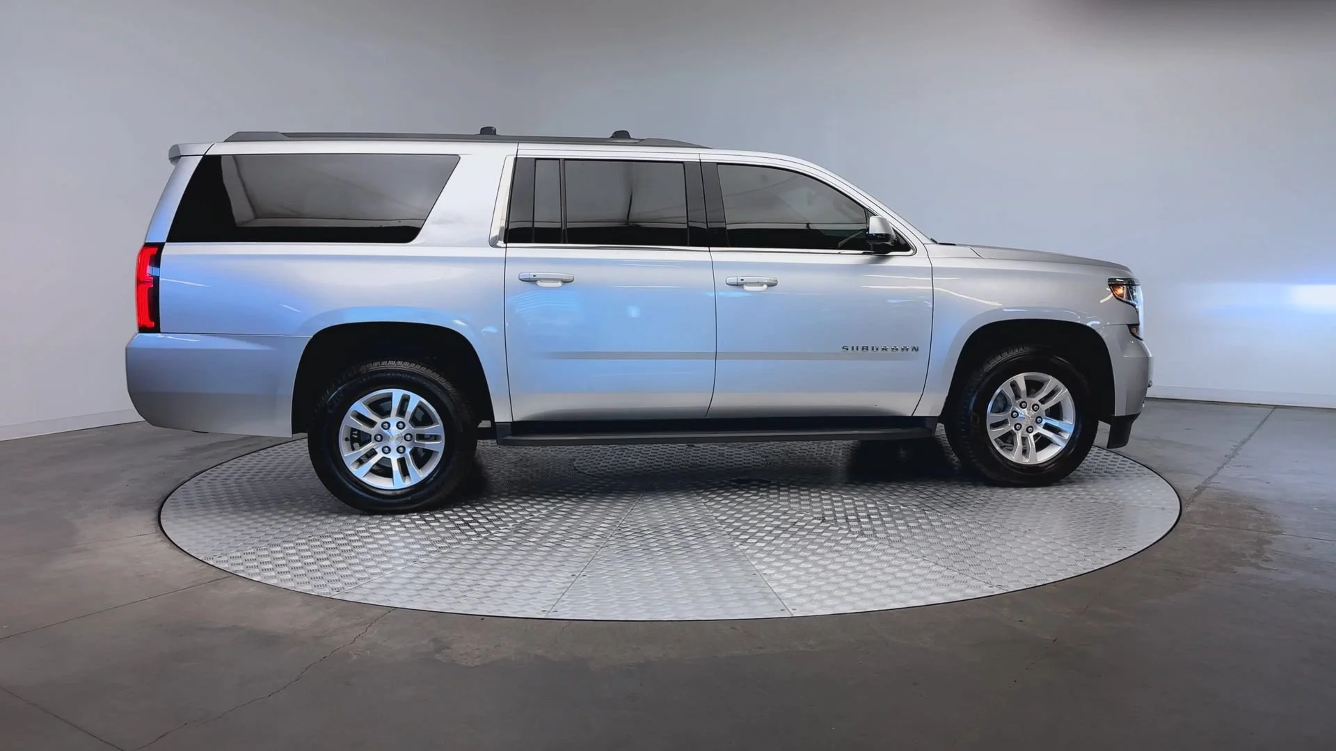 Used 2018 Silver Ice Metallic Chevrolet LT image 9