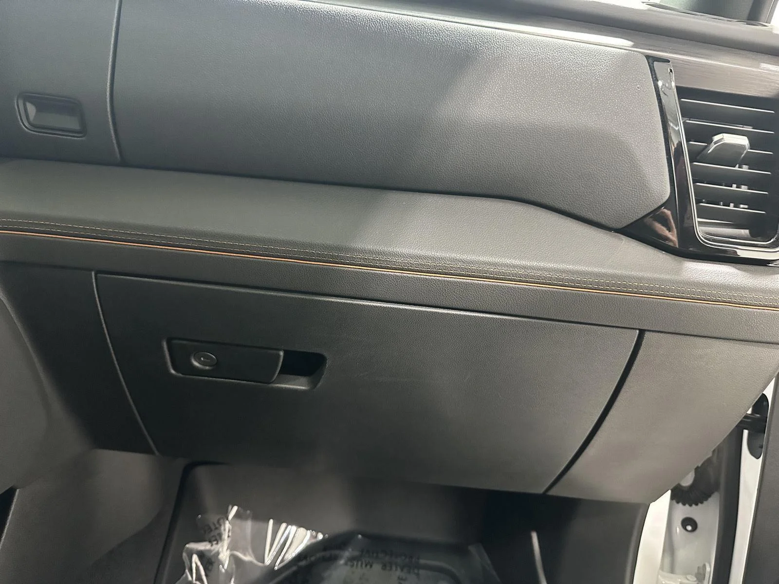 Used 2023 SUMMIT WHITE GMC AT4 image 28