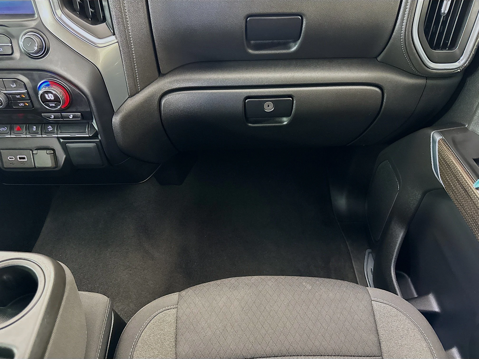 Used 2022 Summit White Chevrolet LT image 24