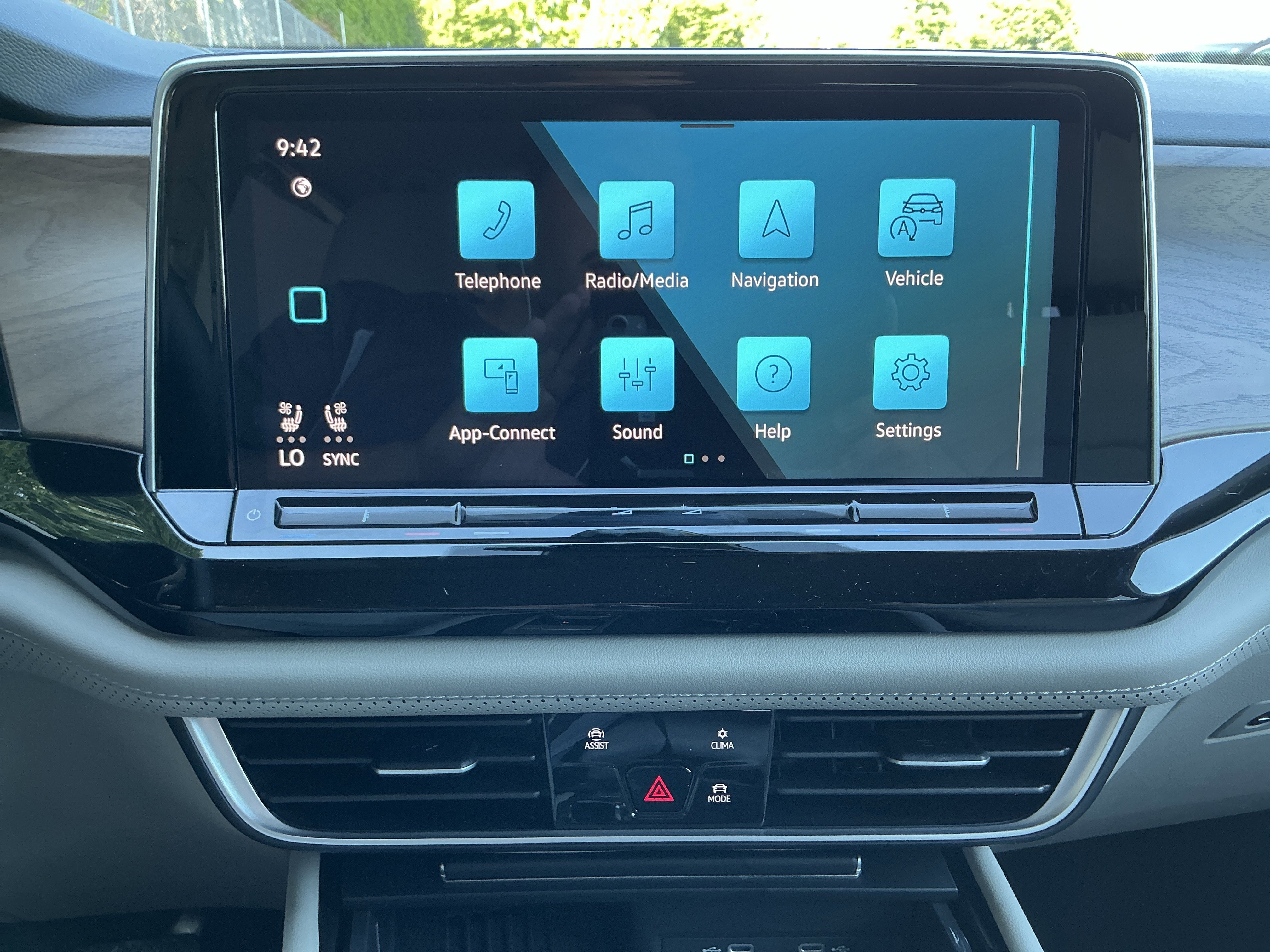 New 2026 Opal White Pearl Volkswagen 2.0T SE image 19