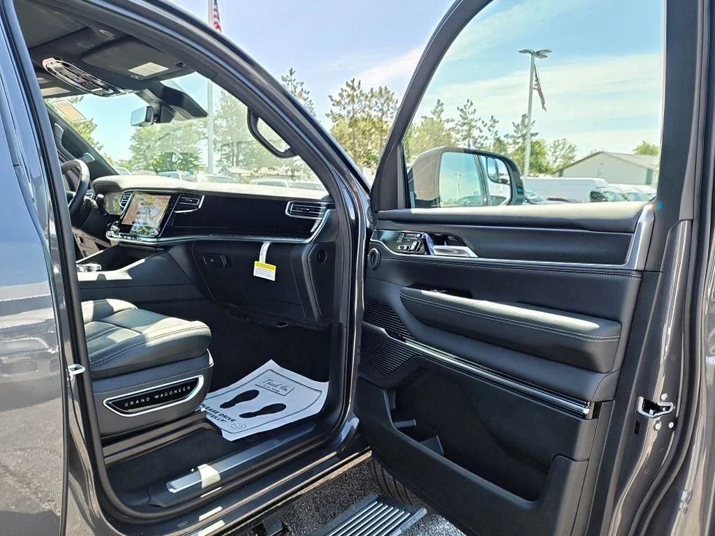 New 2026 Baltic Gray Metallic Clearcoat Jeep Summit Obsidian image 43
