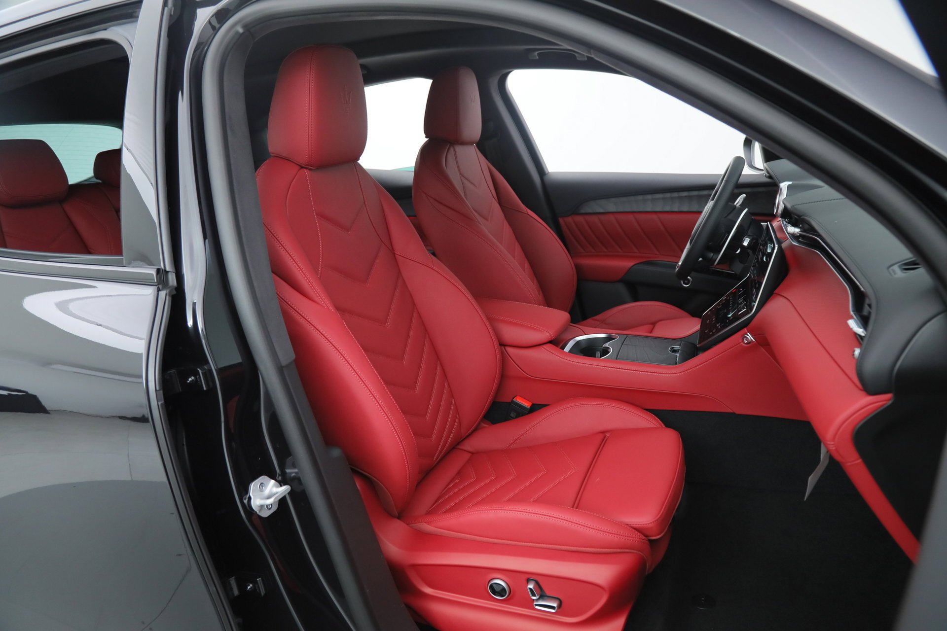 2026 Maserati Grecale Modena V6 - Photo 13
