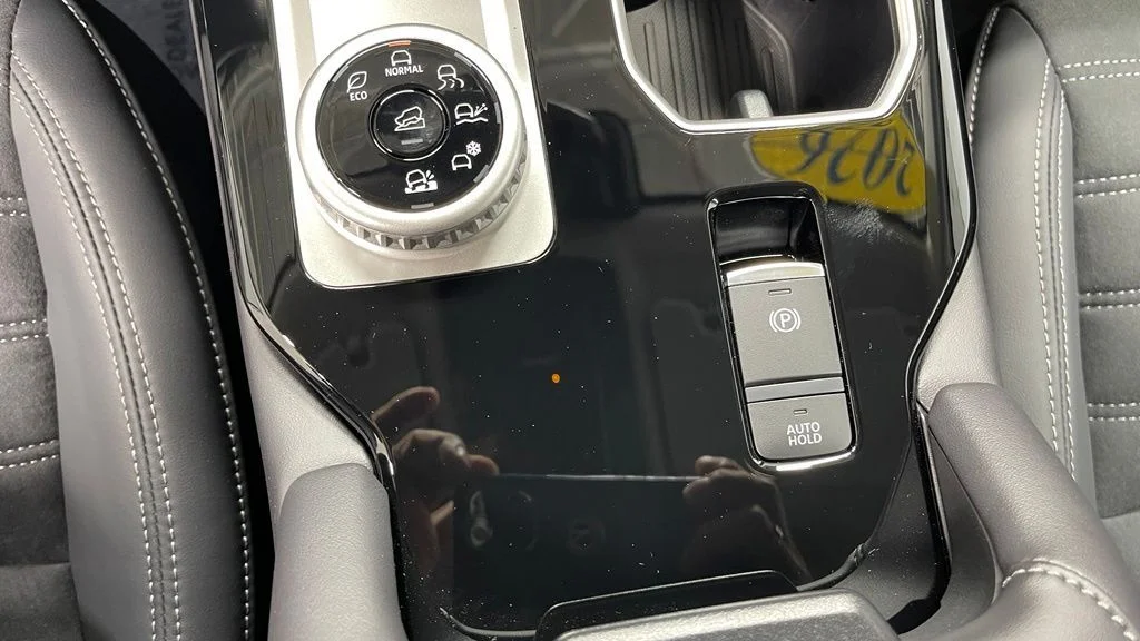 New 2026 White Diamond/Black Roof Mitsubishi TRAIL EDITION S-AWC image 14