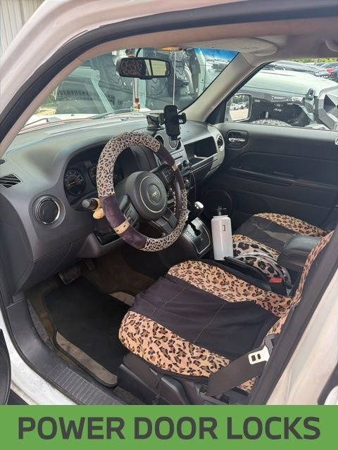 Used 2016 White Jeep Latitude image 7