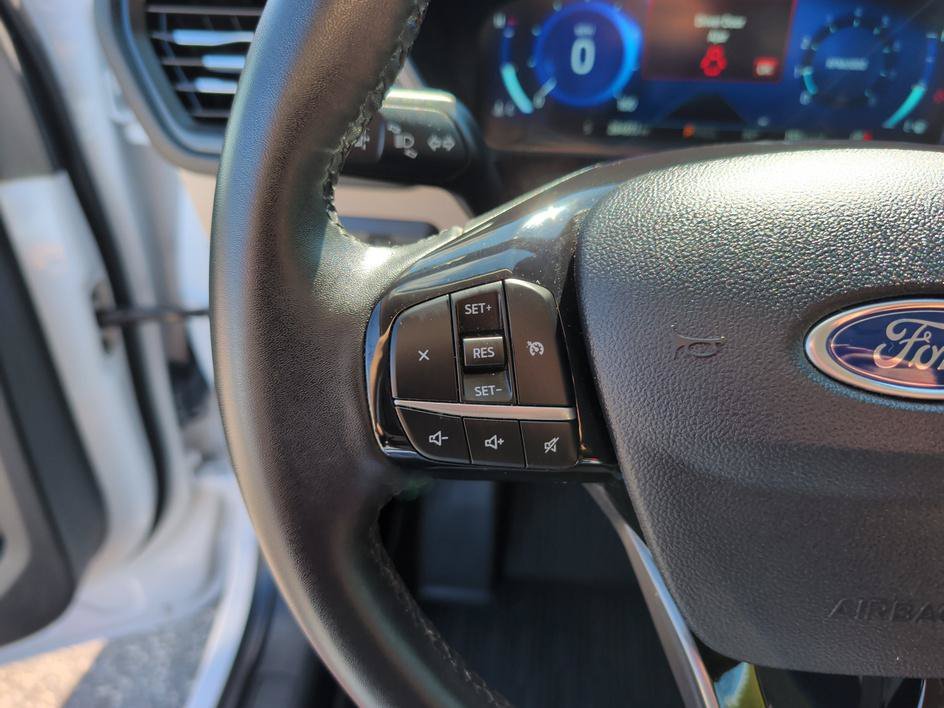 Used 2022 Oxford White Ford SEL image 19