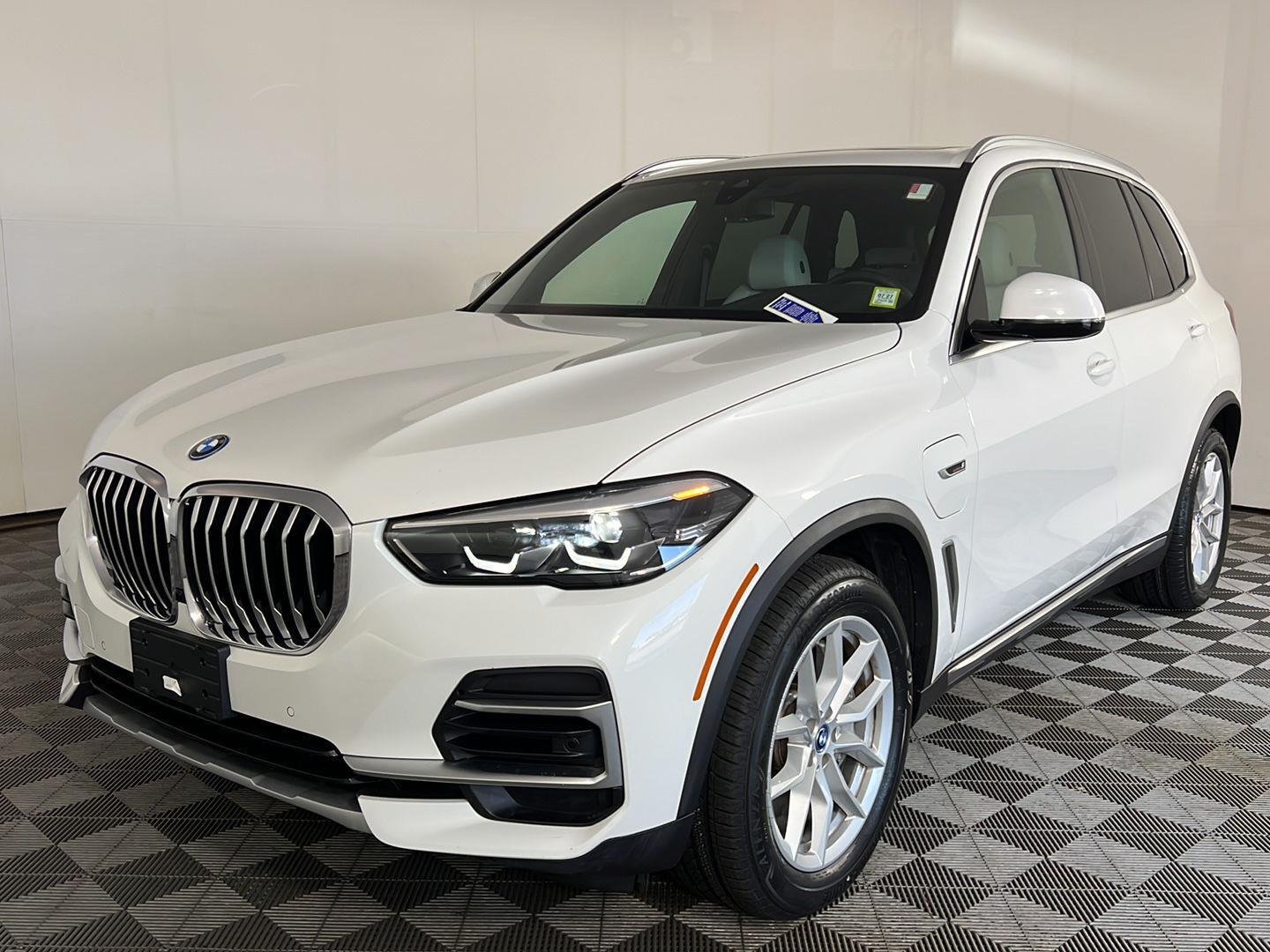 Certified Used 2023 Alpine White BMW xDrive45e image 13