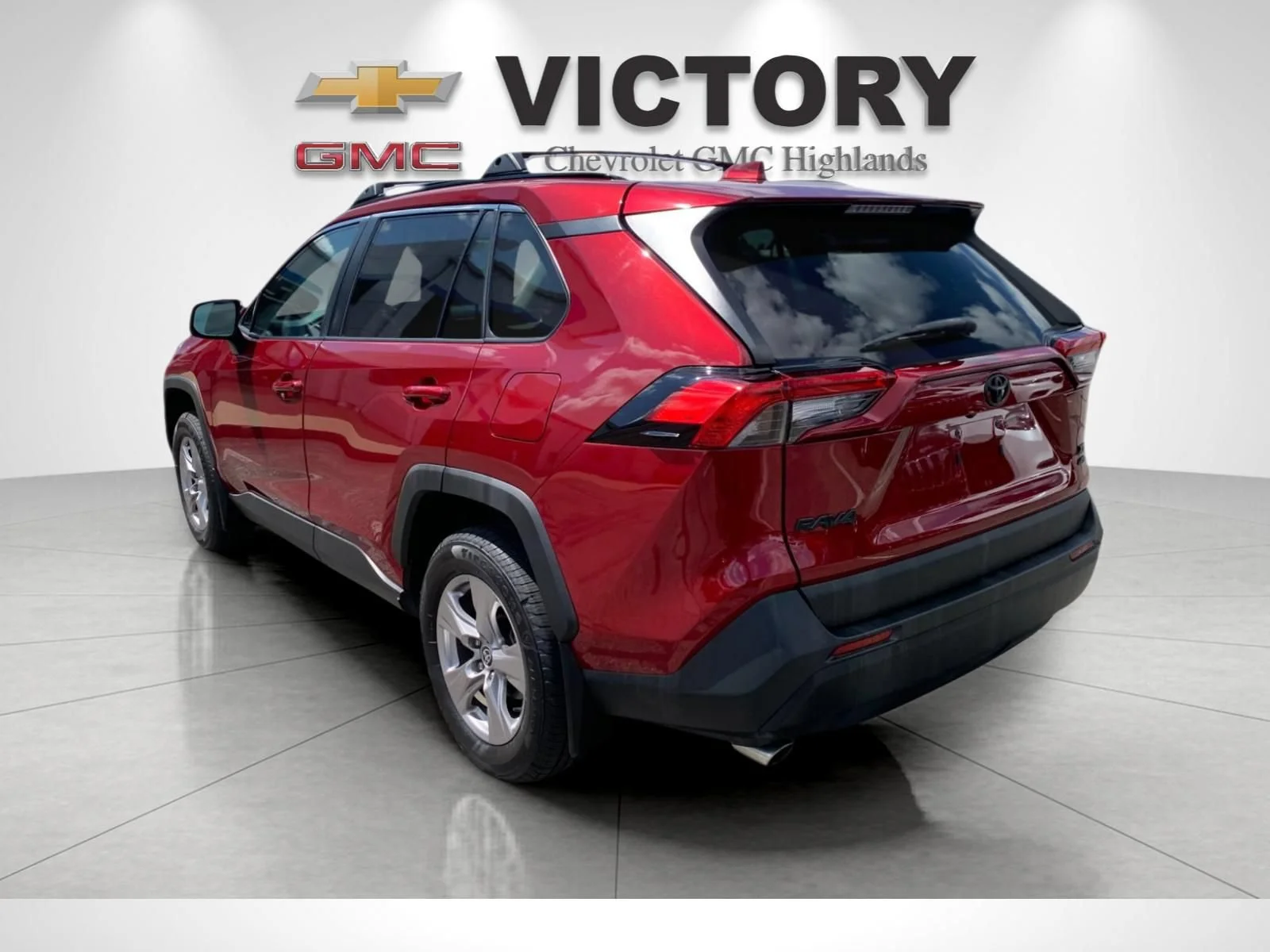 Used 2022 Red Toyota XLE image 5