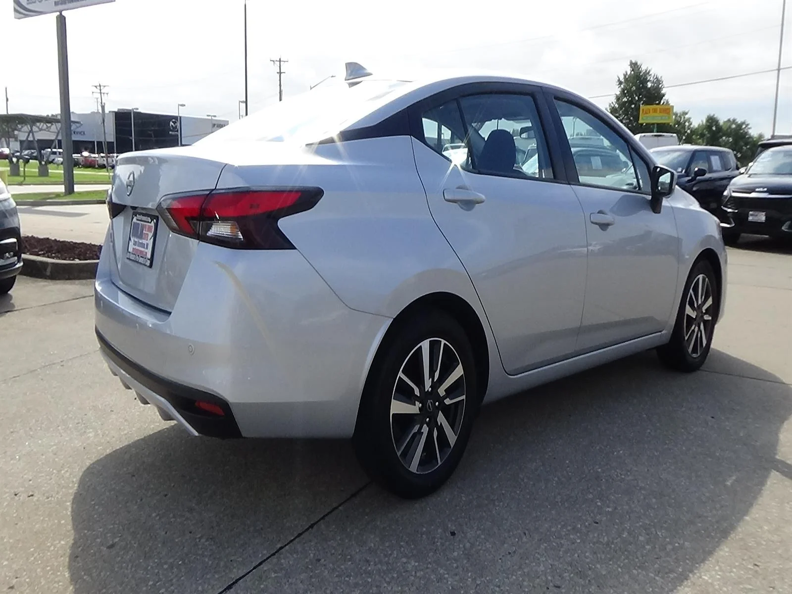 Certified Used 2025 Brilliant Silver Metallic (k23) Nissan SV image 6