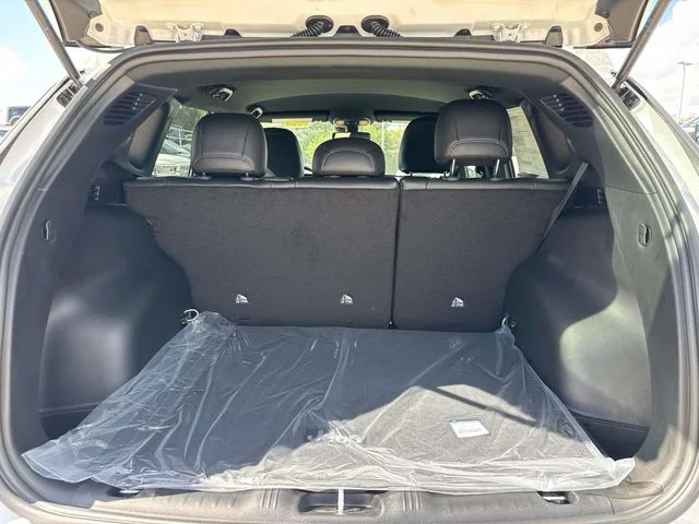New 2026 Bright White Clear-Coat Exterior Paint Jeep Latitude image 10