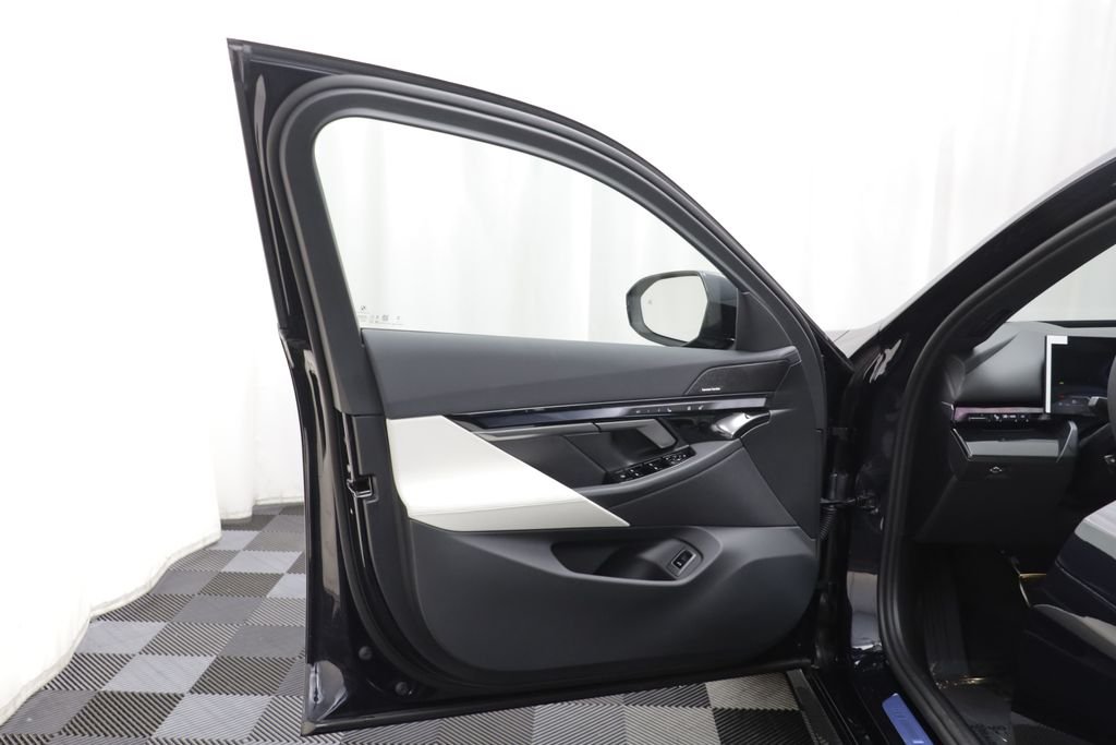 New 2027 Carbon Black Metallic BMW 530i xDrive image 5
