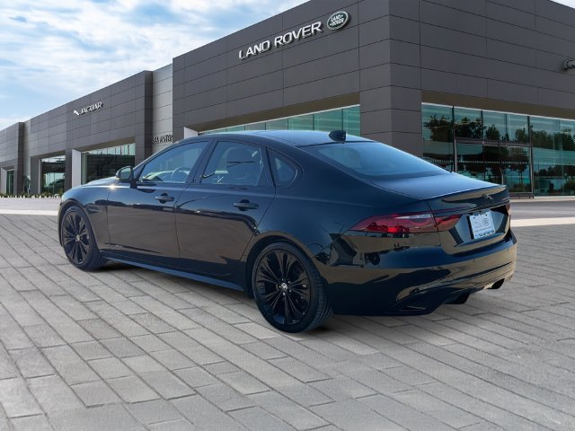 Used 2024 Black Jaguar R-Dynamic SE image 3