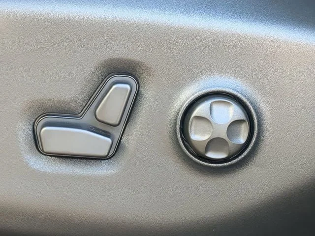 2026 Chrysler Voyager LX - Photo 23