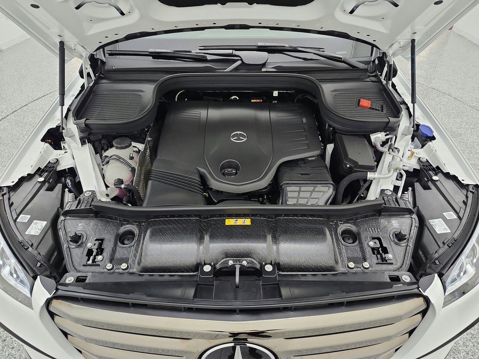 New 2026 Polar White Mercedes-Benz GLS 450 4MATIC® SUV image 33